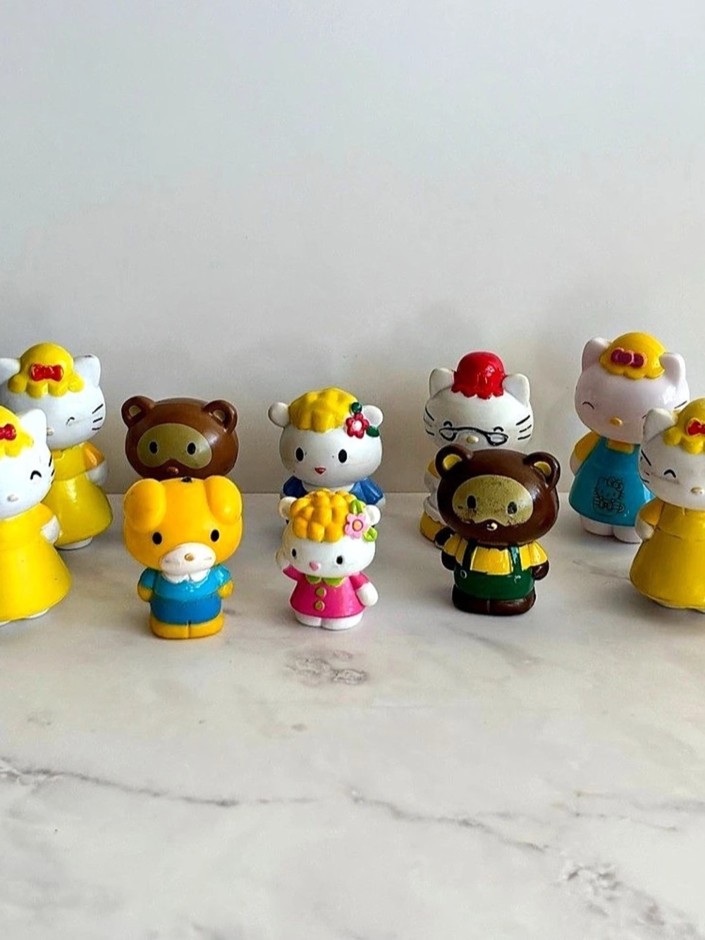 Sanrio Hello Kitty Character Figure Set Yellow & White
